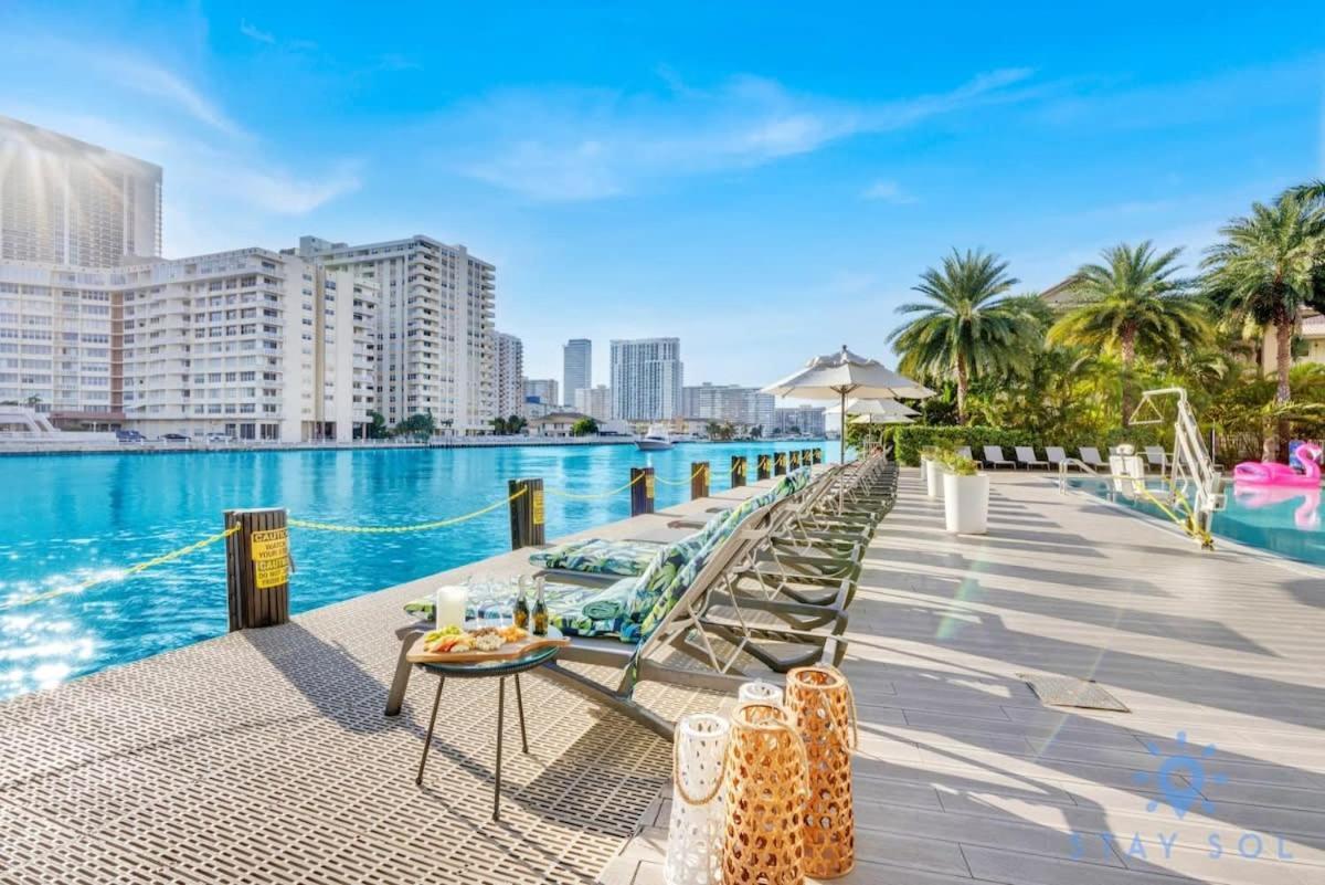 Balcony - Pool - Near Beach - Gym Hallandale Beach Eksteriør billede