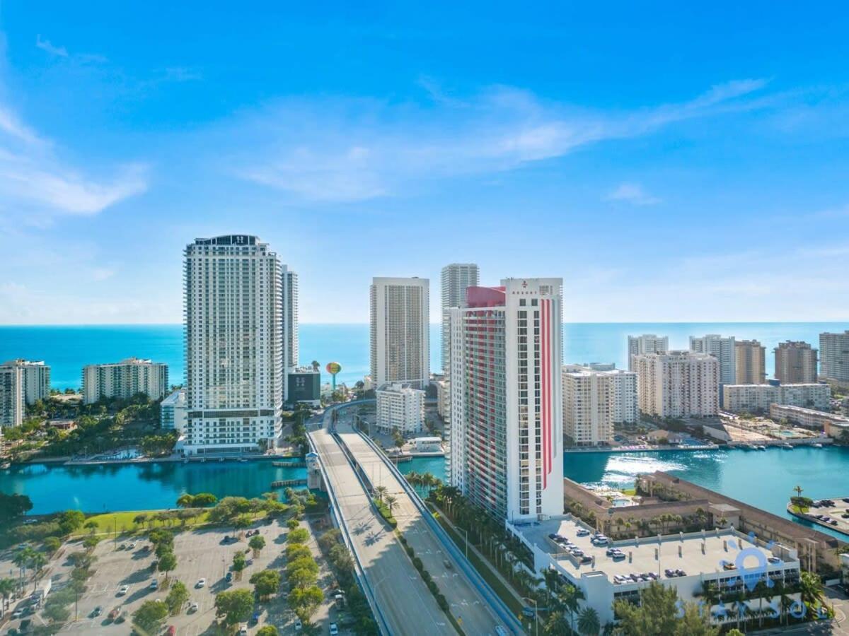 Balcony - Pool - Near Beach - Gym Hallandale Beach Eksteriør billede