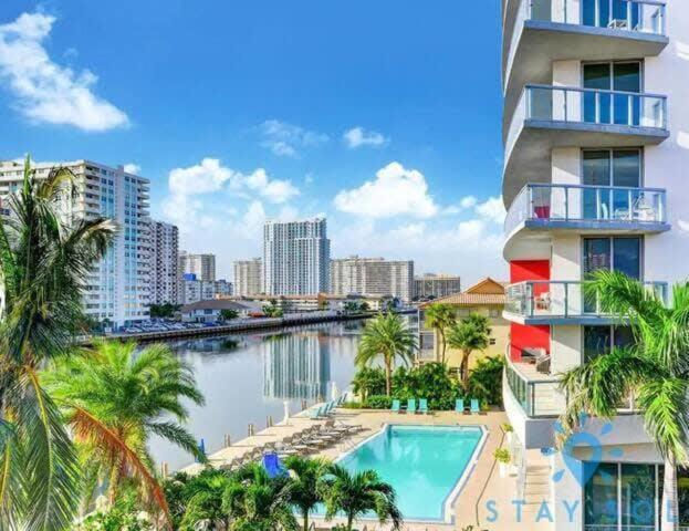 Balcony - Pool - Near Beach - Gym Hallandale Beach Eksteriør billede