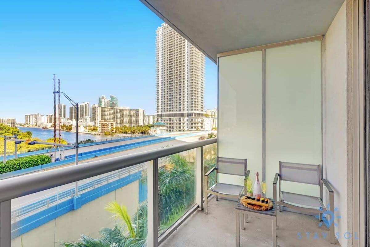 Balcony - Pool - Near Beach - Gym Hallandale Beach Eksteriør billede