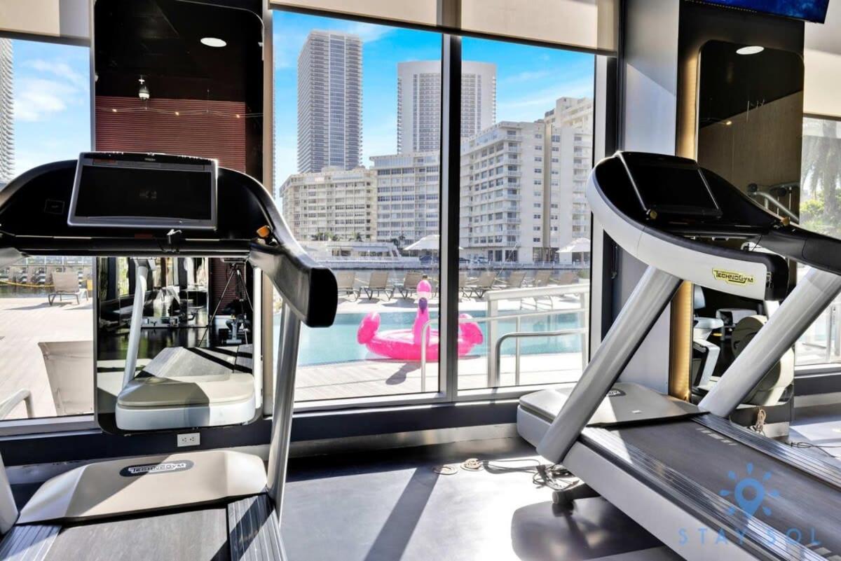 Balcony - Pool - Near Beach - Gym Hallandale Beach Eksteriør billede