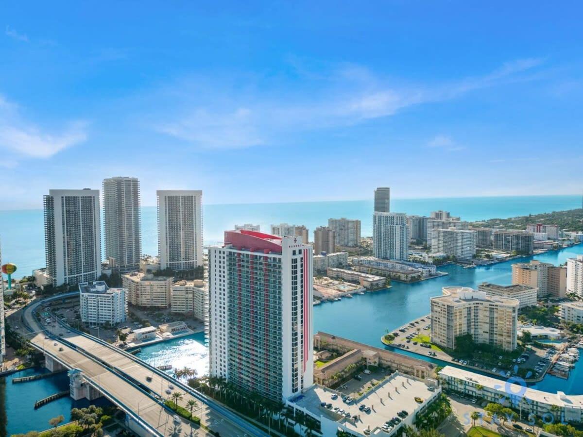 Balcony - Pool - Near Beach - Gym Hallandale Beach Eksteriør billede