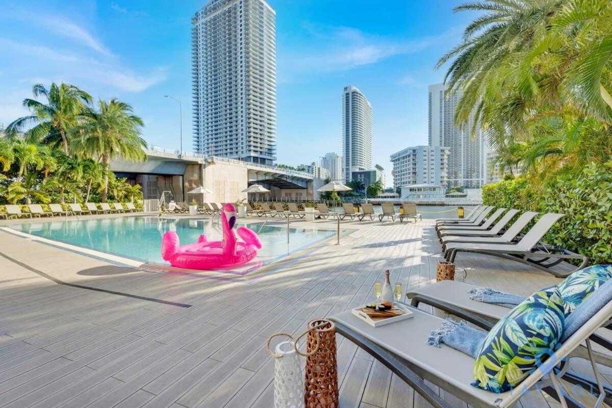 Balcony - Pool - Near Beach - Gym Hallandale Beach Eksteriør billede