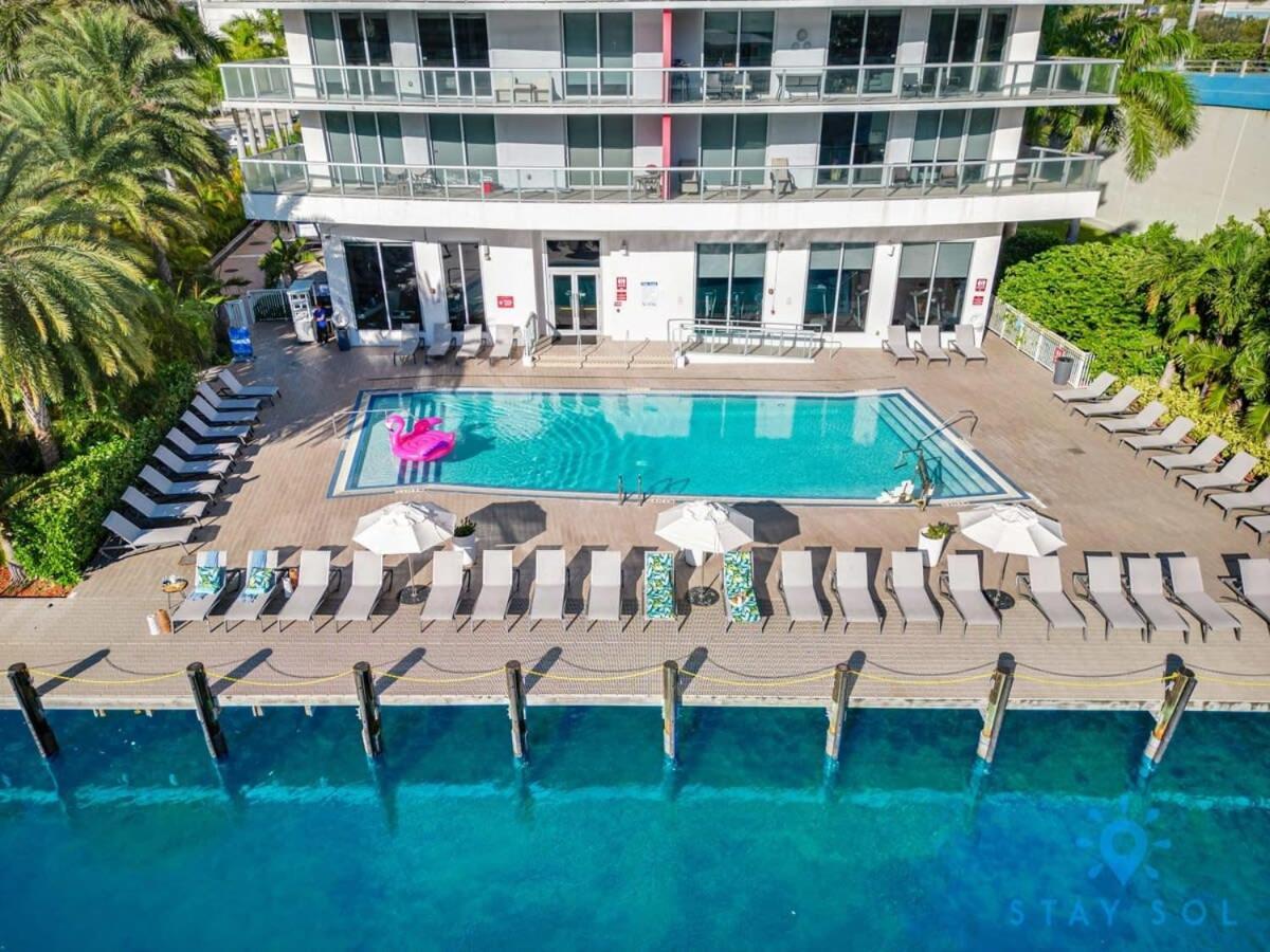 Balcony - Pool - Near Beach - Gym Hallandale Beach Eksteriør billede